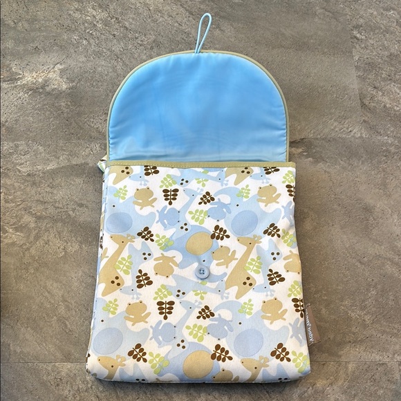 NWOT Gund Baby Portable Diaper Bag, Zoo Animal, Fold Out Bag, Holiday, On The Go - Picture 6 of 16